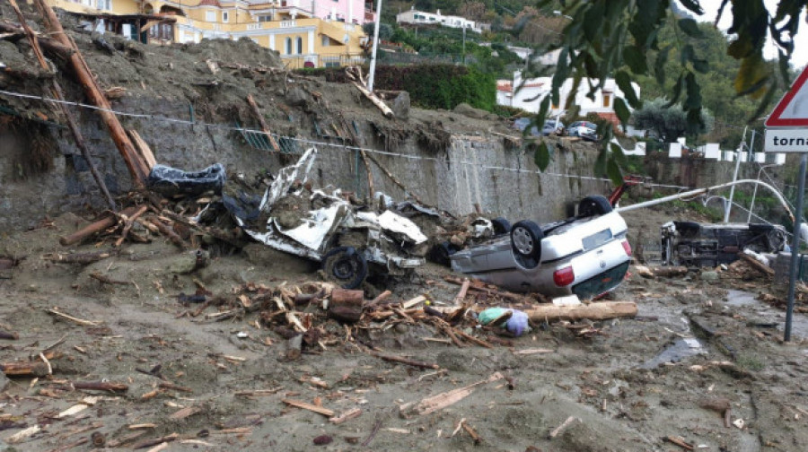 Buscan a una decena de desaparecidos en el corrimiento de tierra en Ischia