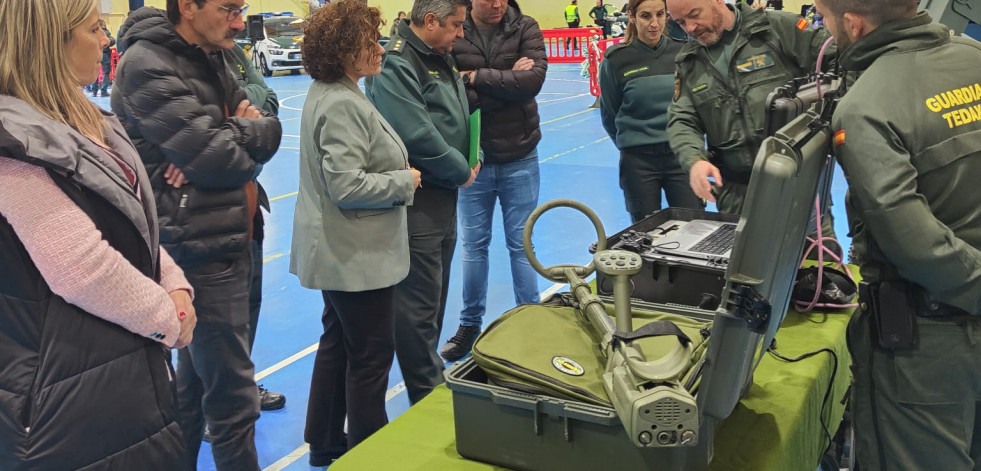 Exhibición solidaria de la Guardia Civil en Vimianzo
