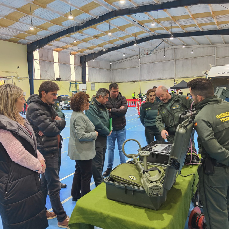 Exhibición solidaria de la Guardia Civil en Vimianzo