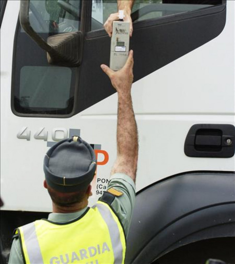 La Guardia Civil investiga a un camionero de Lugo que casi superaba en ocho veces la tasa de alcohol