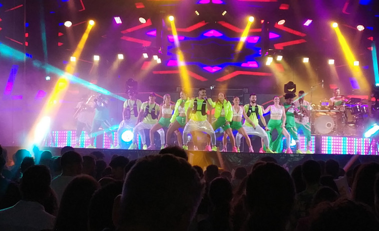 Malpica celebra la primera gran verbena del año con la París de Noia