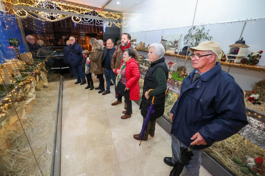 Ponteceso exhibe un belén con piezas artesanales de Buño