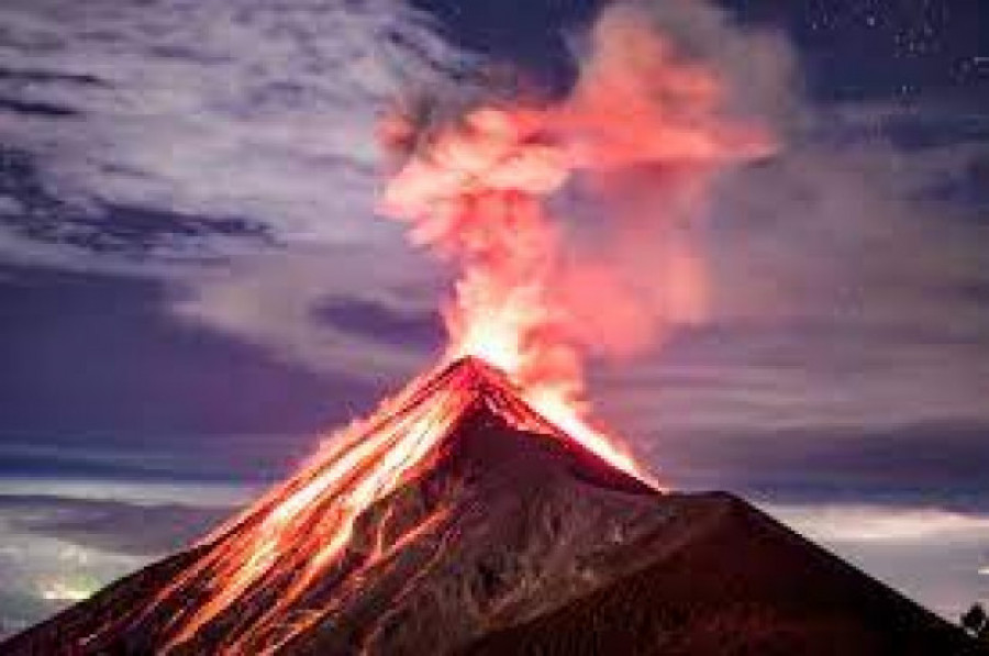 Entra en erupción el volcán de Fuego, en Guatemala