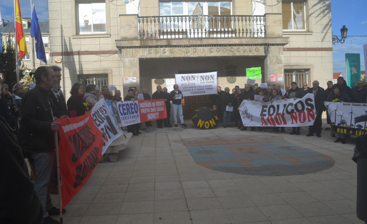 La Costa da Morte se moviliza contra los parques eólicos