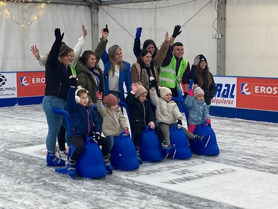 Vimianzo inaugura su pista de hielo