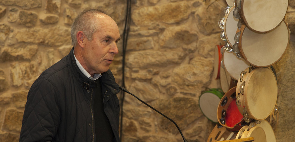 El escritor Xan Fernández Carrera  presenta el libro “A pesca en Muxía”