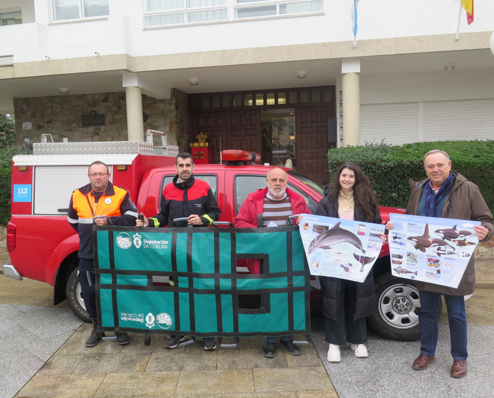 2022.12.29.  Entrega material CEMMA