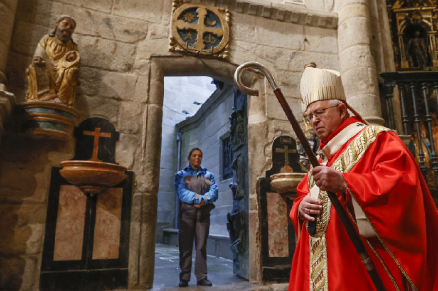 Concluye el doble Año Santo con el cierre de la Puerta Santa de la Catedral de Santiago