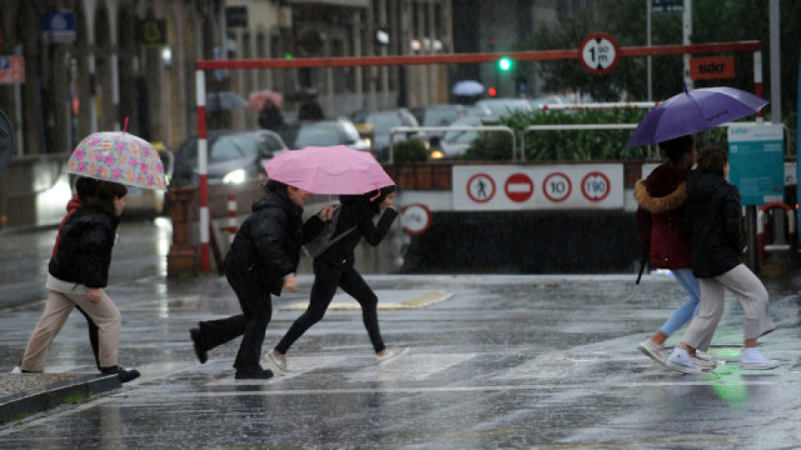 Galicia y 5 regiones más del norte y el centro en aviso por lluvias o viento