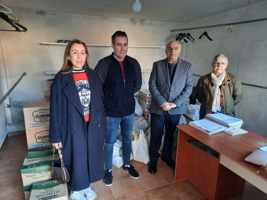 Celsa y sus trabajadores donan más de 500 kilos de alimentos a Cáritas A Laracha