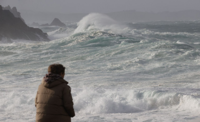 Toda la costa gallega se mantiene este lunes en aviso naranja por temporal