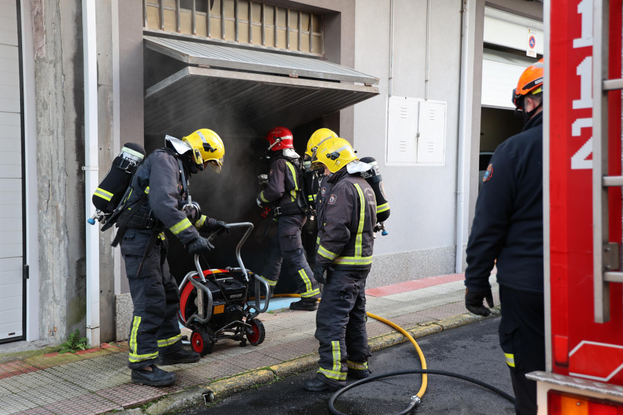 Un incendio en una caldera moviliza a los bomberos de Carballo