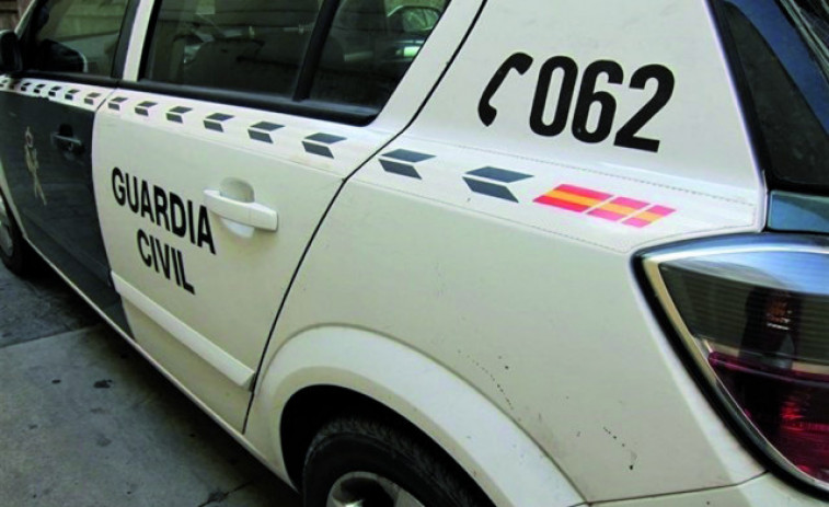 Detenido un hombre en Cabanas que circulaba por la AP-9 con 410 gramos de hachís, cocaína y un puño americano