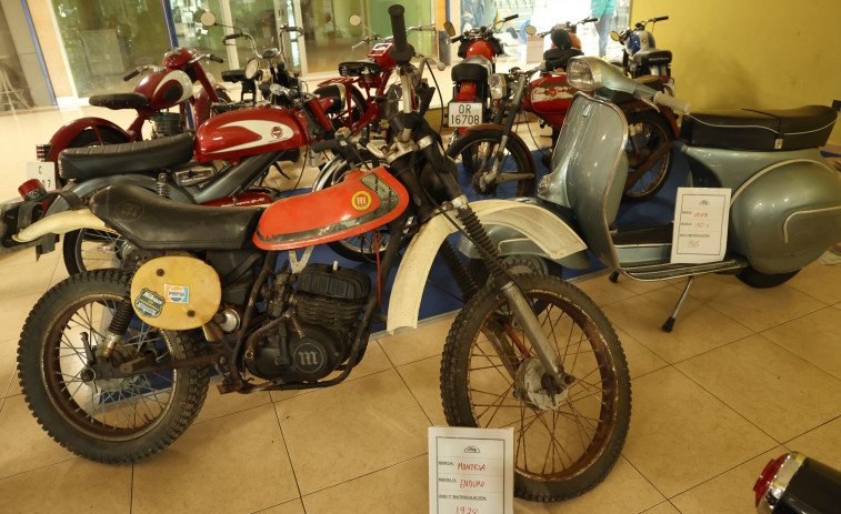 La exposición de motos clásicas regresa al Centro Comercial Bergantiños