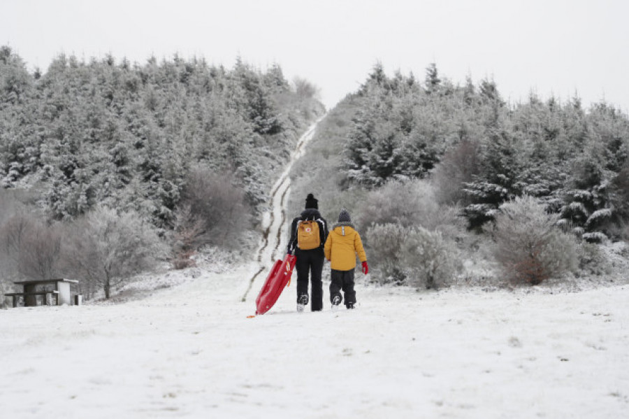Las montañas de Ourense y Lugo registran las primeras nevadas