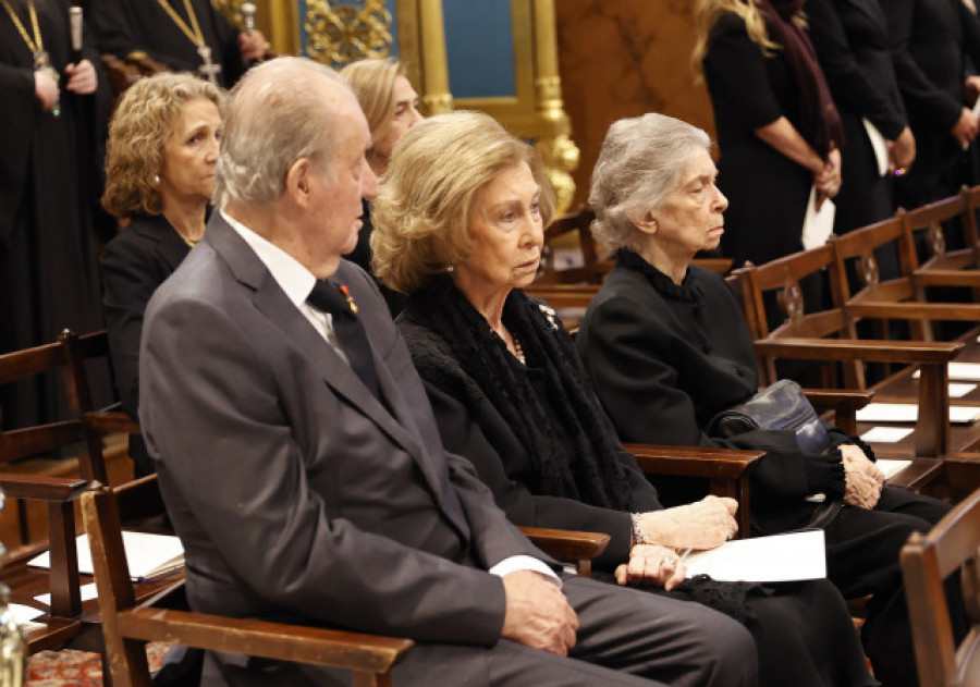 Juan Carlos y Sofía, de nuevo juntos en el funeral de Constantino de Grecia