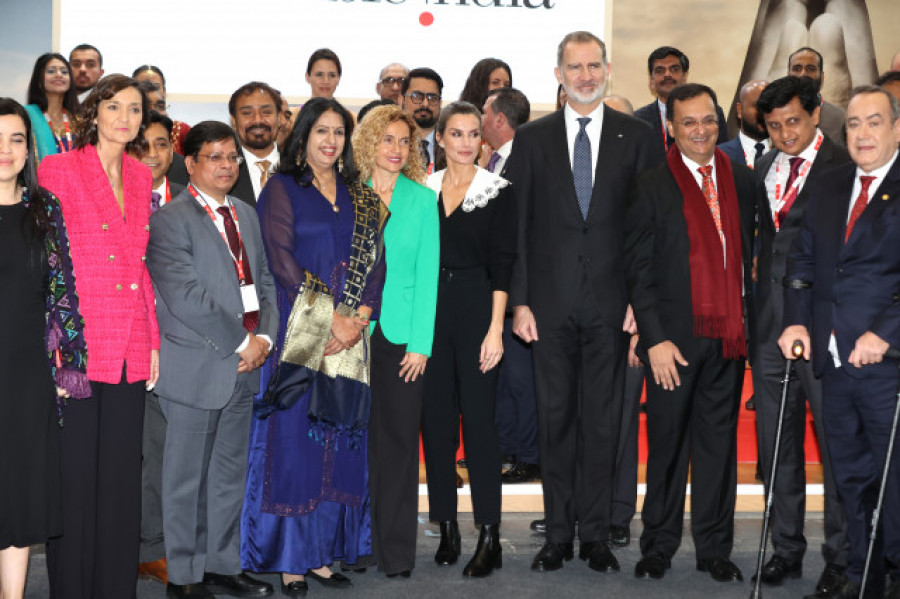 Los reyes realizan un recorrido multitudinario en la inauguración de Fitur