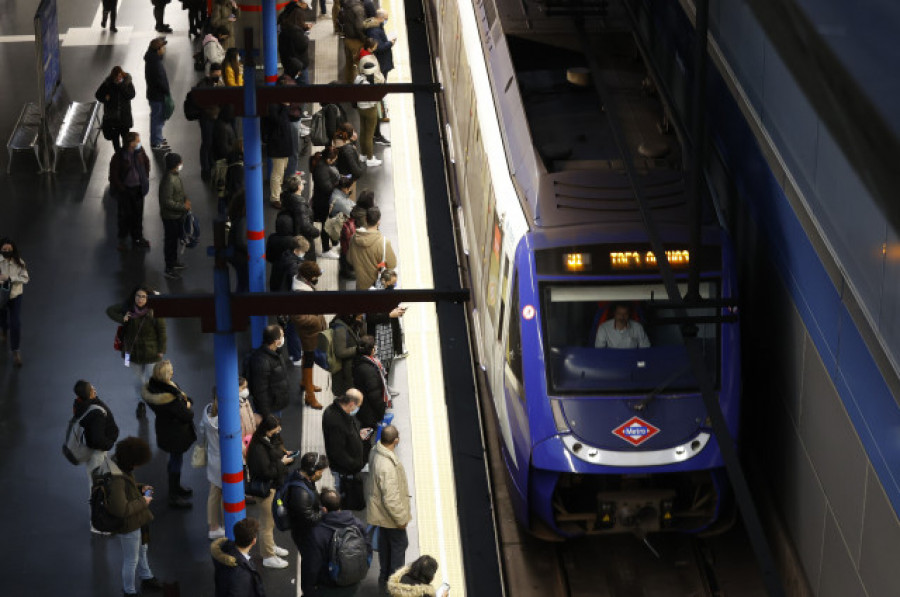 Así se quedó un vagón del metro de Madrid tras explotar un patinete eléctrico