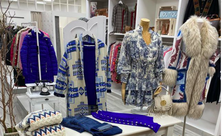 Tres tiendas locales que debes conocer en Carballo para aprovechar las rebajas