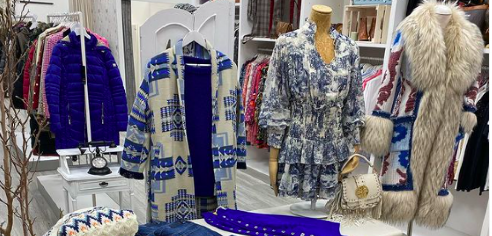 Tres tiendas locales que debes conocer en Carballo para aprovechar las rebajas