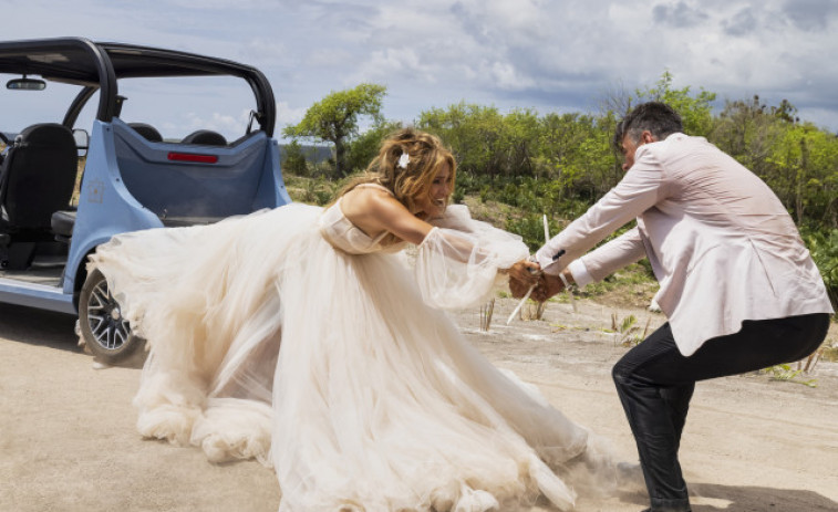 Jennifer López y Jason Duhamel tienen una boda explosiva en 