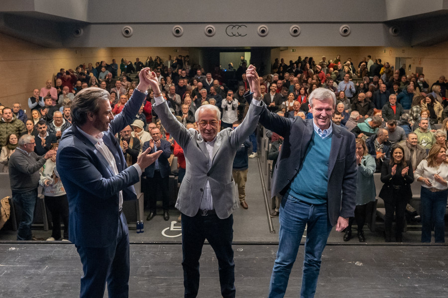 Rueda y Calvo arropan a Jesús Picallo en la presentación de su candidatura a la alcaldía de Cee