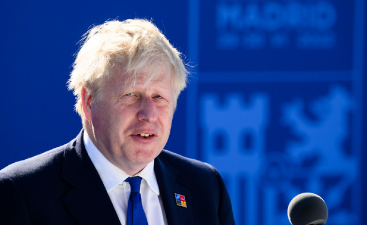 Boris Johnson nominó a su padre para la lista de condecoraciones al dimitir