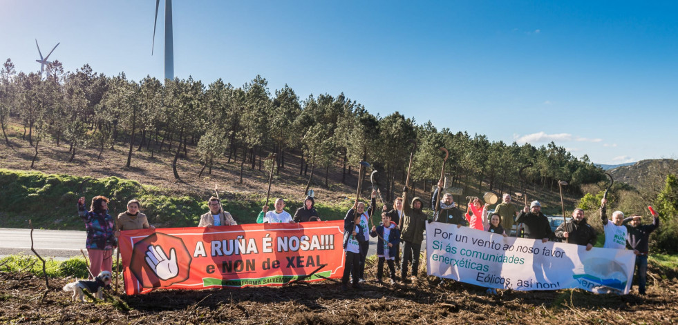 Las plataformas Vendaval y A Ruña se concentran contra los eólicos