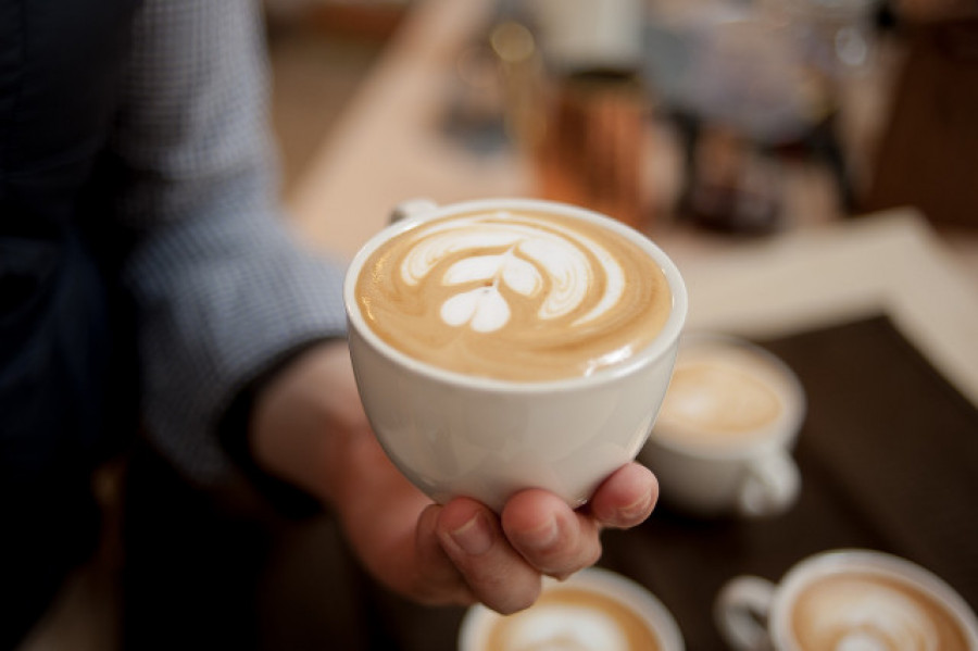Un café con leche podría tener efectos antiinflamatorios