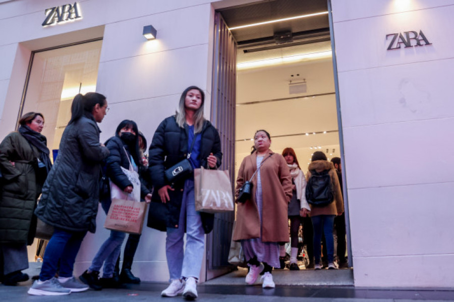 Inditex comienza a cobrar por las devoluciones online de Zara