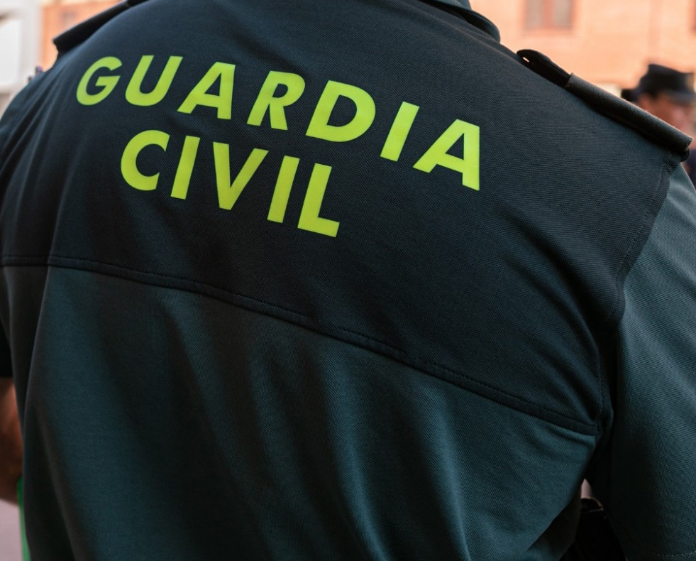 EuropaPress 4958292 agente guardia civil espaldas 14481293