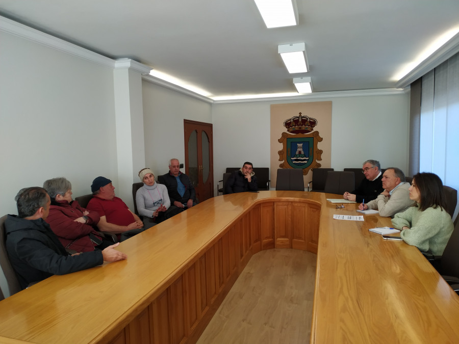 El alcalde de A Laracha escucha al sector del taxi