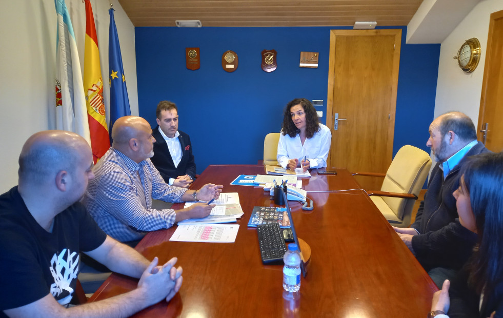La plataforma “Porto sí, mortos non” de Corcubión y Cee se reunió con la presidenta de Portos