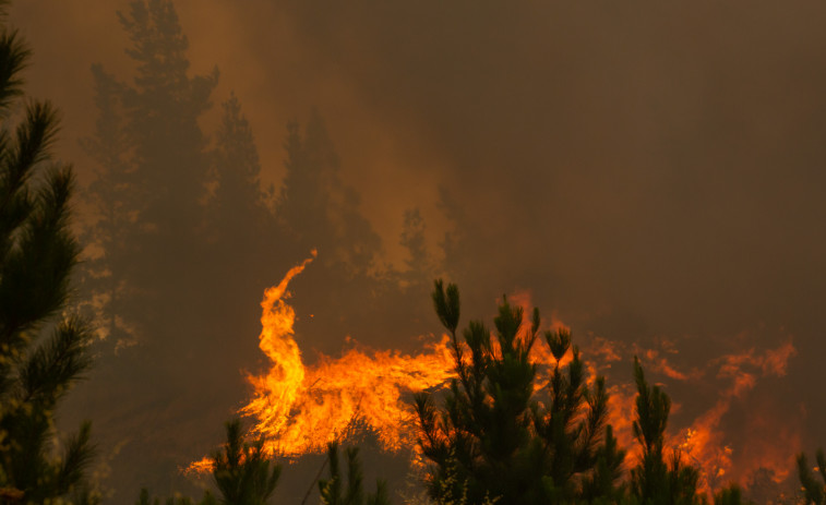 Estabilizado el incendio forestal de Carnota, con 70 hectáreas calcinadas