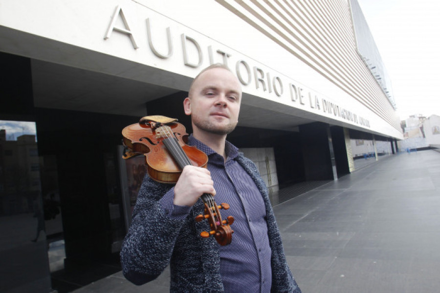 El violinista que huyó de Rusia para llevar su música al Mediterráneo