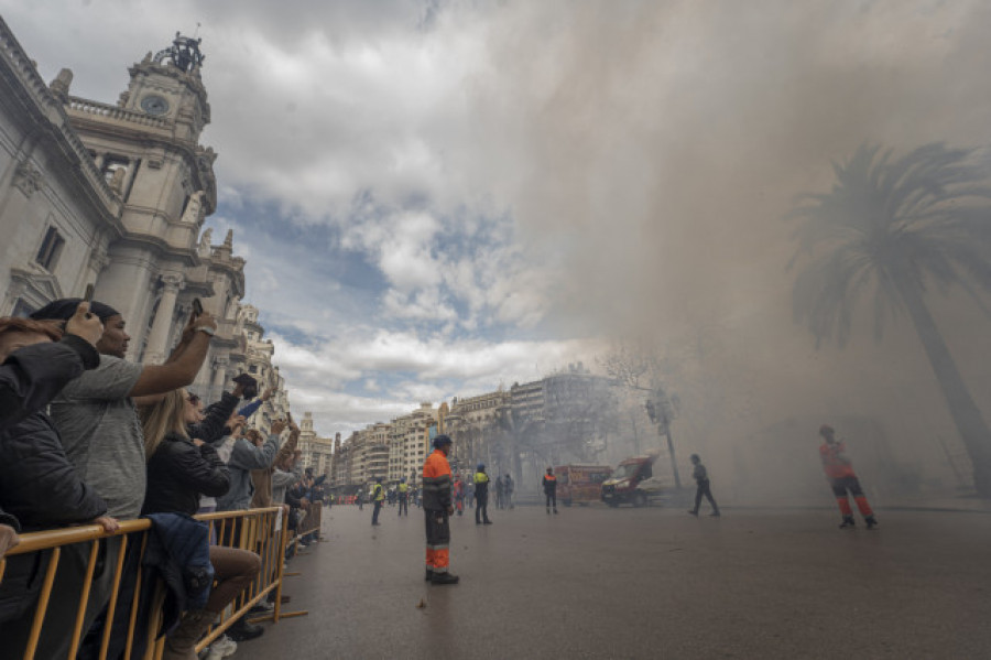 La primera mascletà de 2023 descarga 90 kilos de pólvora con un disparo "innovador pero tradicional"