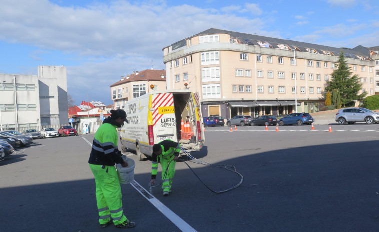 El Concello larachés renueva la señalización horizontal de la plaza Les Sables d’Olonne