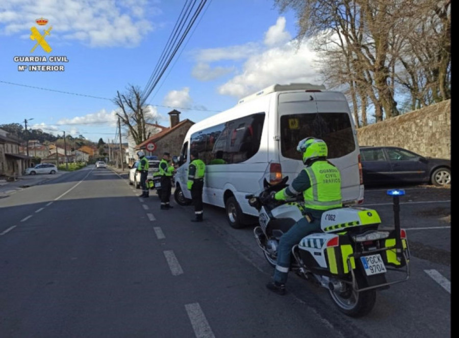 Da positivo en Padrón el conductor de un microbús escolar