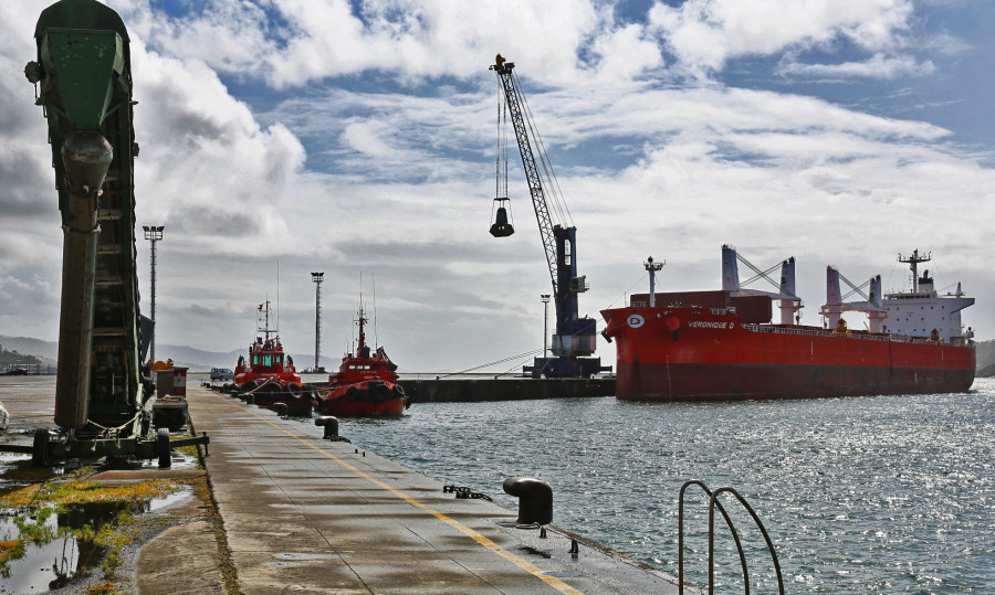 El BNG  pregunta al Parlamento por el futuro del puerto de Brens tras la retirada de la grúa