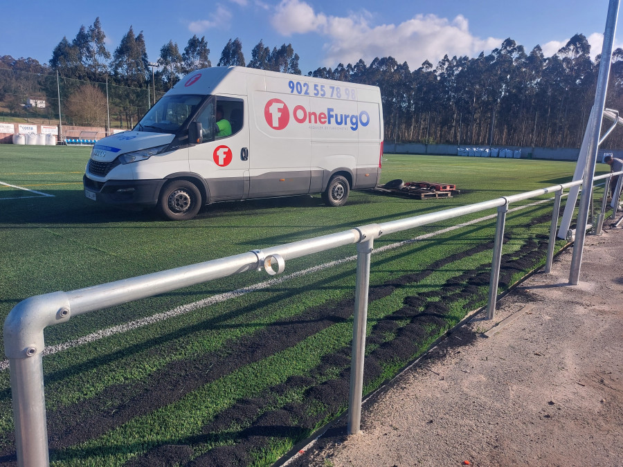 La obra del campo de fútbol de A Rocheira podría recepcionarse la próxima semana