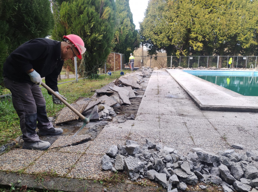 Coristanco pone en marcha las obras de renovación de la piscina