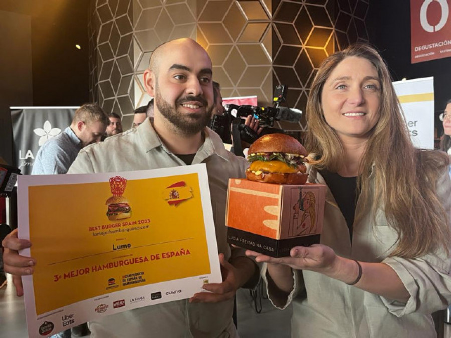 La Galicia Japan Burger de Lucía Freitas acaba de ser nombrada como la tercera mejor hamburguesa de España