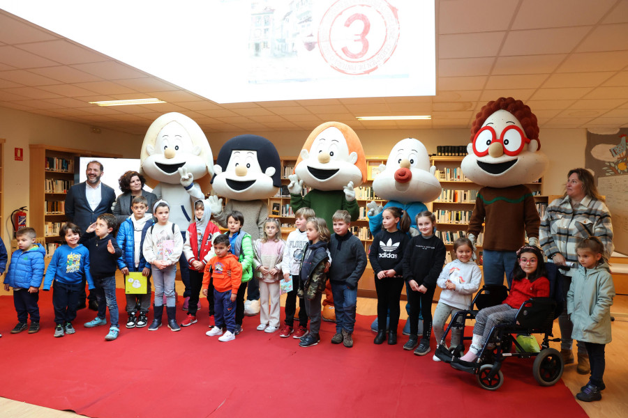 María Rivas asiste al estreno de la biblioteca digital del Concello de Ponteceso