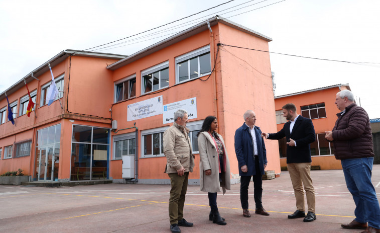 La Xunta invertirá más de 200.000 euros en instalar tres ascensores en colegios de Coristanco, Camariñas y Ponteceso