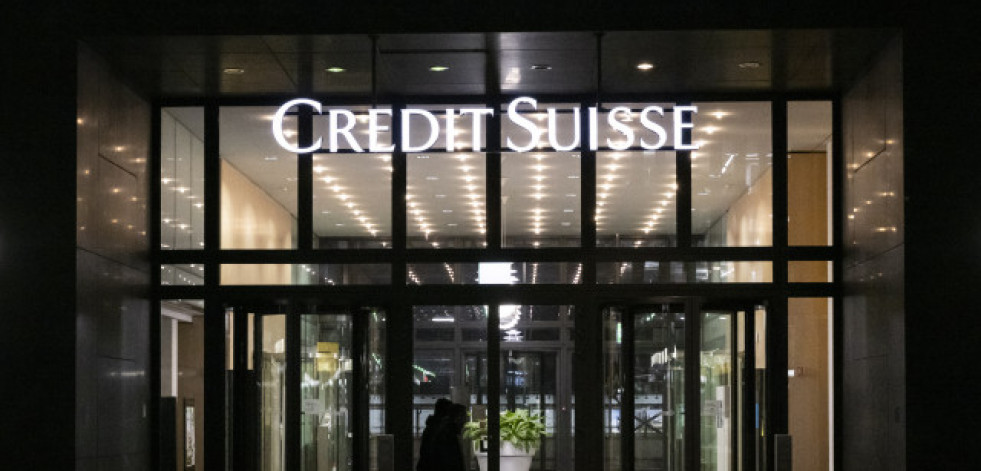 Credit Suisse cierra con caídas del 24% que asustan a la banca europea