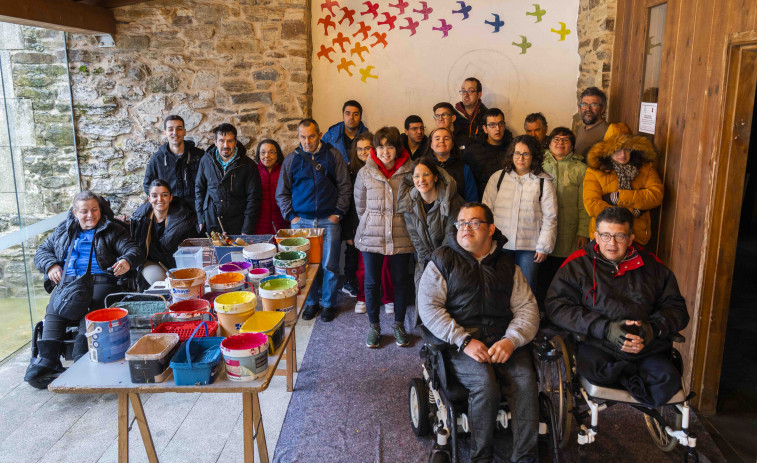 Un mural reivindicativo en la Escola de Vela de Cabana