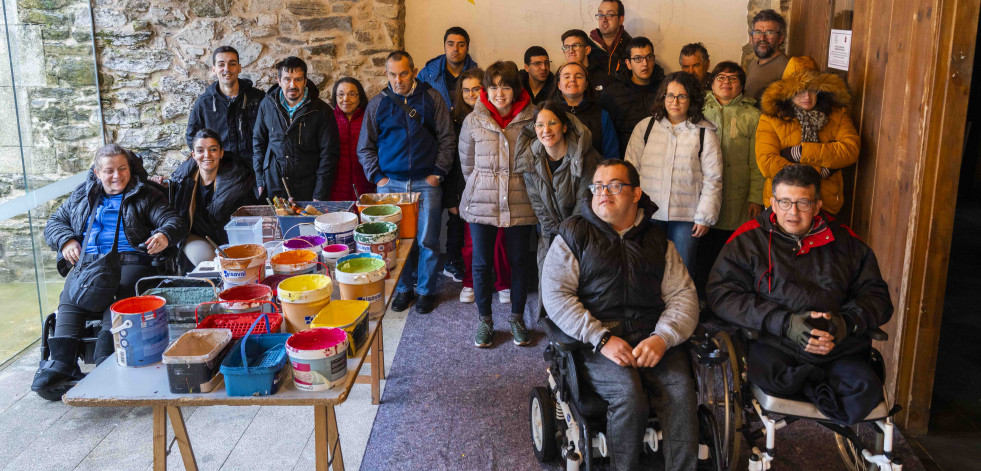 Un mural reivindicativo en la Escola de Vela de Cabana
