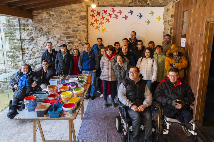 Un mural reivindicativo en la Escola de Vela de Cabana