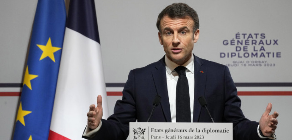 El Gobierno de Macron encara el lunes dos mociones de censura