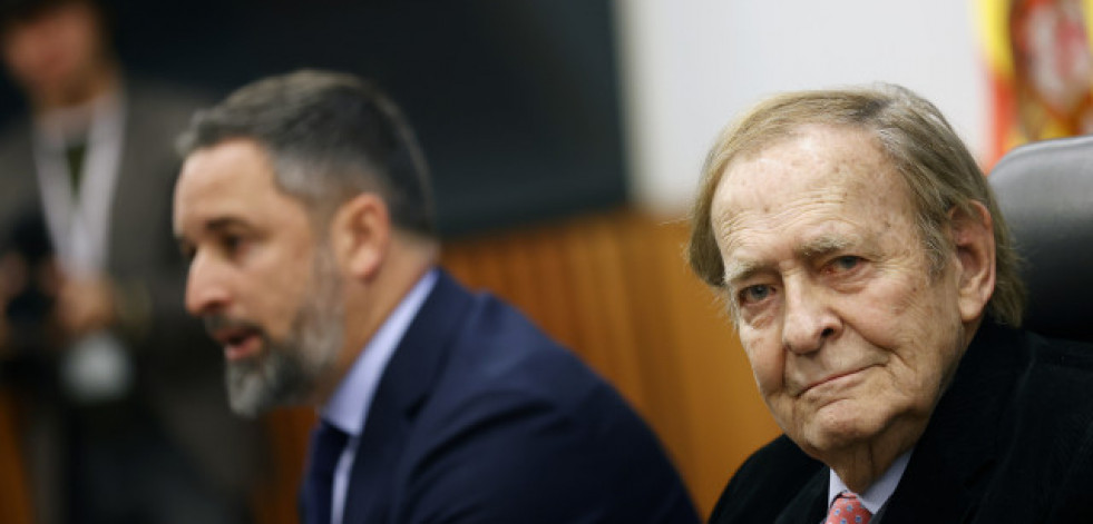 Tamames aportará un tono contenido en la moción de censura, con un Abascal más duro